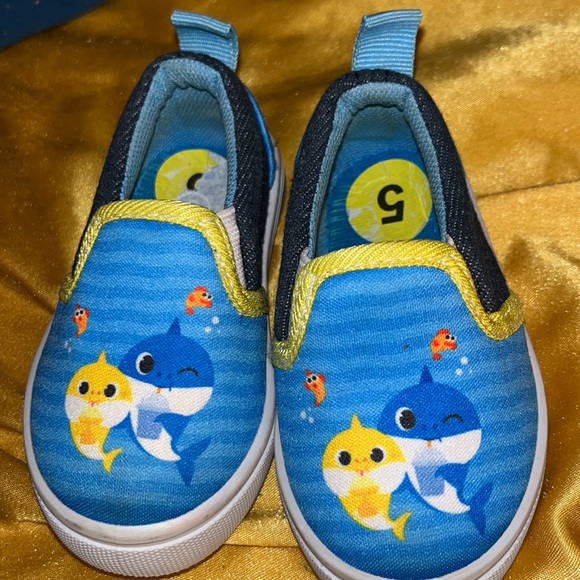Baby Shark Babyboy Shoes - Picture 1 of 3